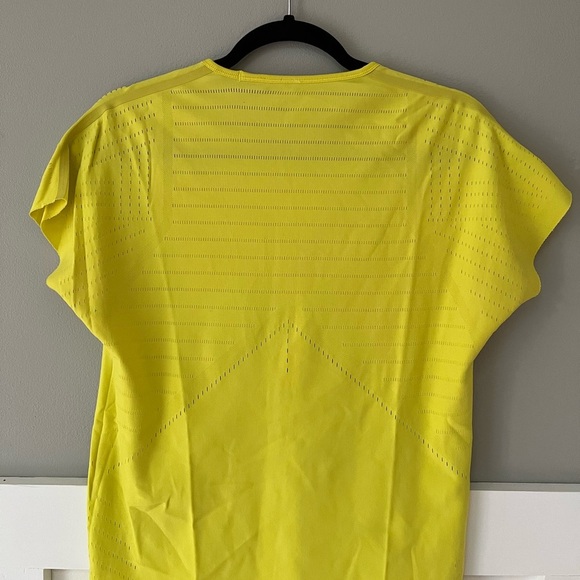 Lululemon Time Warp Short Sleeve II in Split Pea - Picture 7 of 9